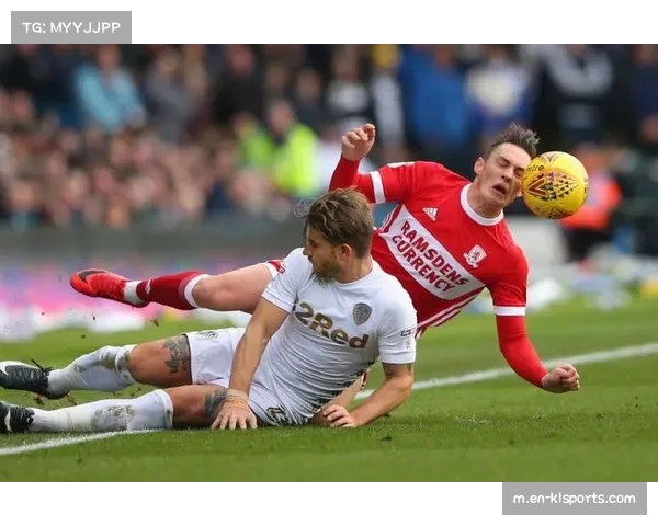 利兹联主打4-2-3-1控球策略 边后卫参与中场组织